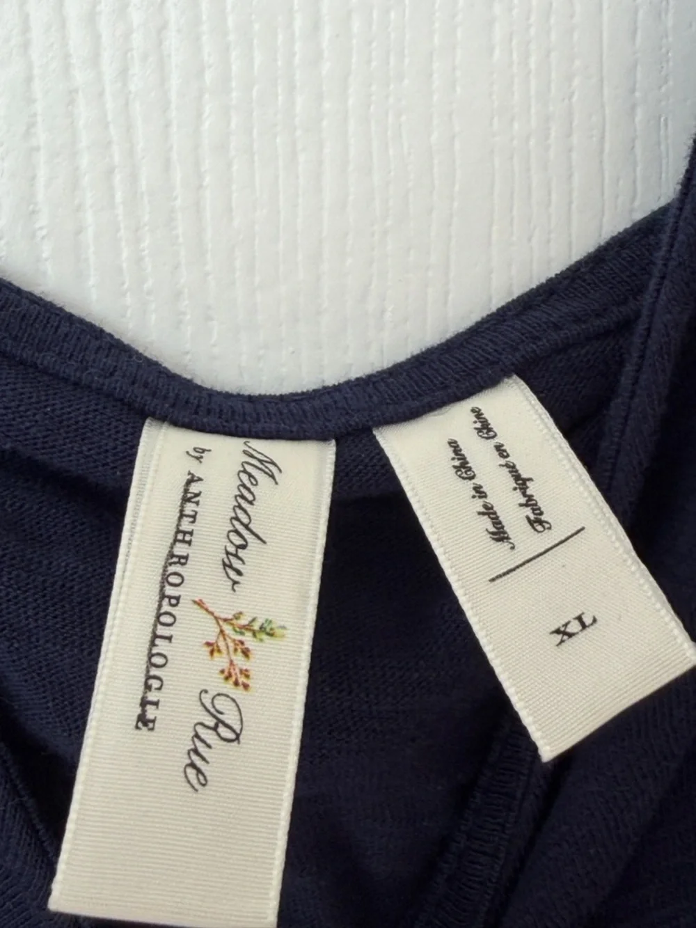 Meadow Rue by Anthropologie Navy V-Neck Puff Sleeve Top with Back Keyhole - Picture 4 of 10